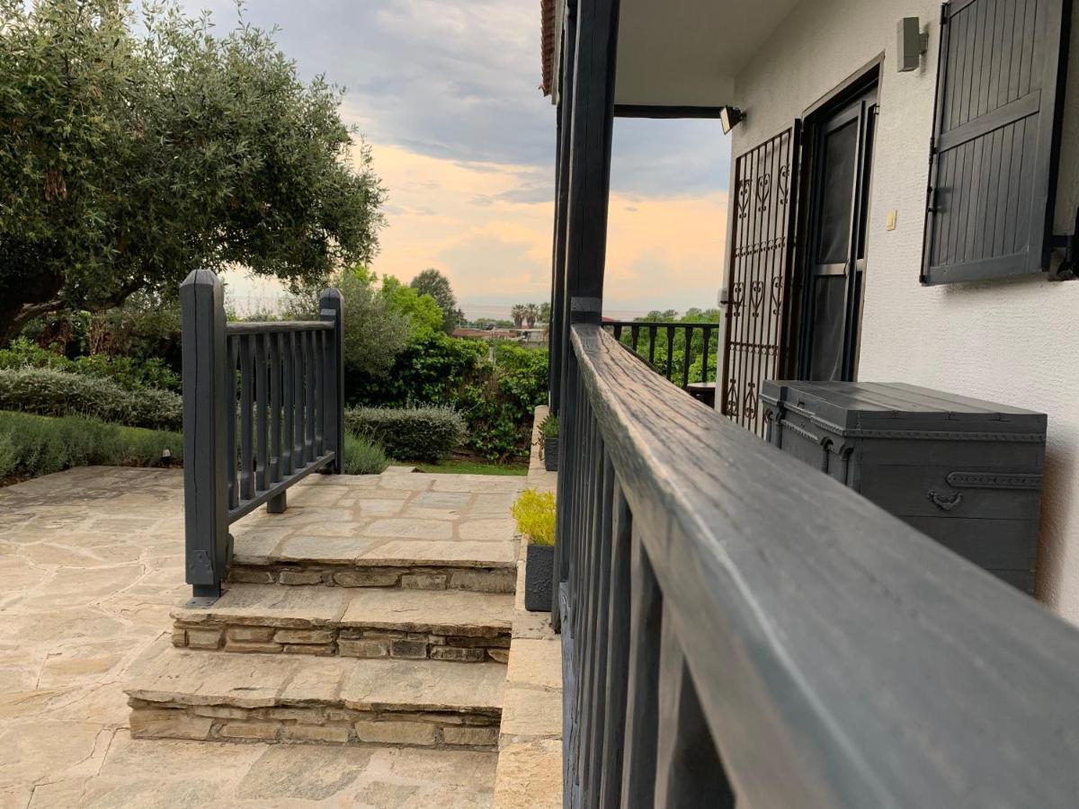 Sea view villa in Olive Garden Nea Kallikrateia Exteriör bild